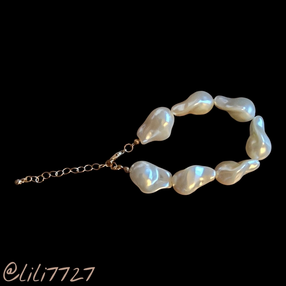 Baroque Faux Pearl Bracelet Lightweight Adjustable Lobster Claw Clasp